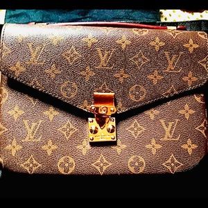 Louis Vuitton Purse